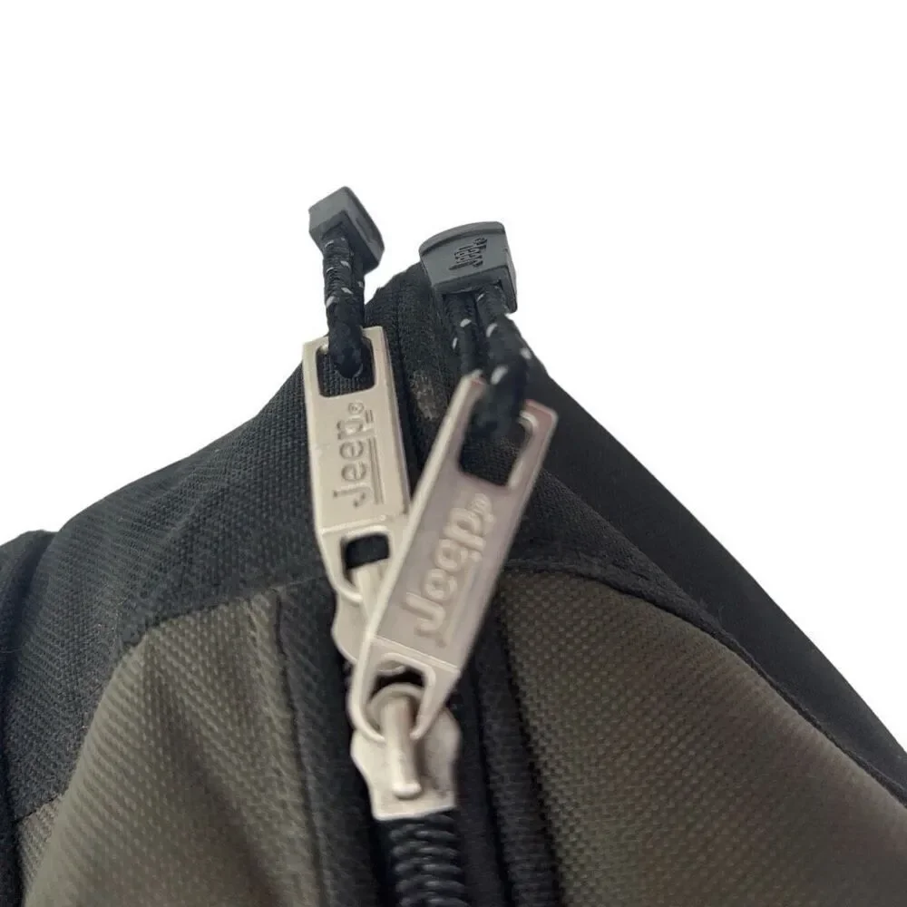 Jeep travel equipment duffel bag, two side pockets, and a large middle pocket vi